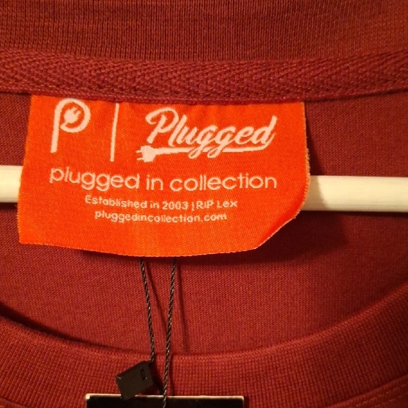 Plugged In Collection Red Short Sleeve Tee Casual Comfort S ❤️🩹❤️🩹❤️🩹❤️ - Picture 2 of 5